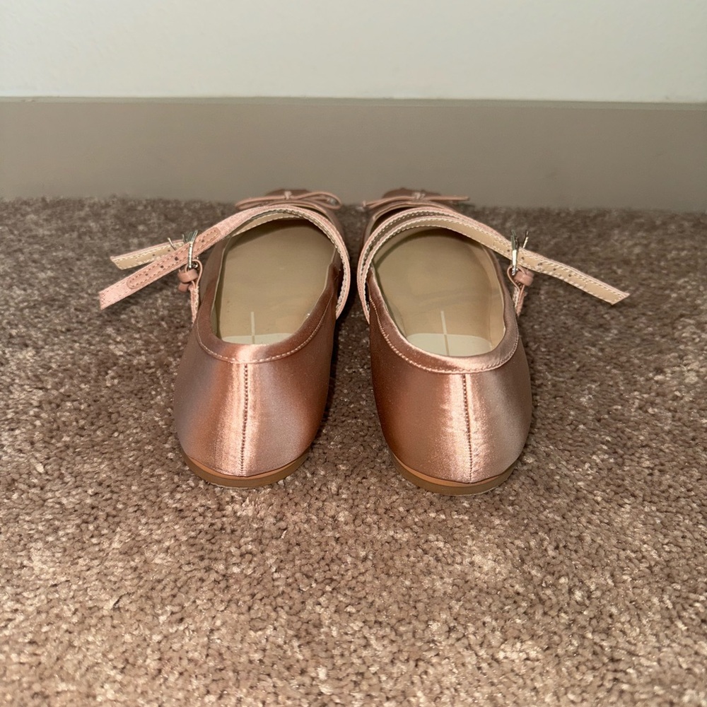 Dolce Vita Gibsen Ballet Flats in Blush Satin Size 8.5 - Picture 3 of 4